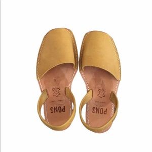 PONS Classic Style Sandals